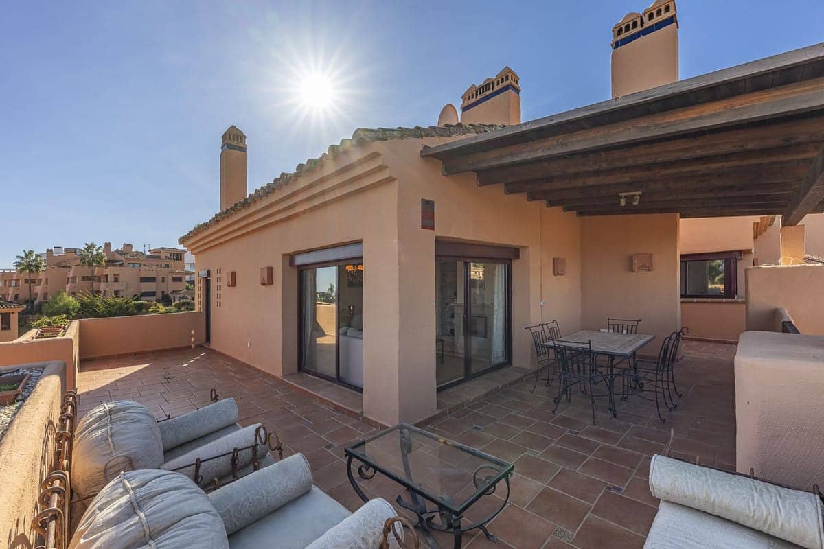 3 Zimmer Apartment zu verkaufen in La Mairena mit Pool - 450.000 € (Ref: 9615415)