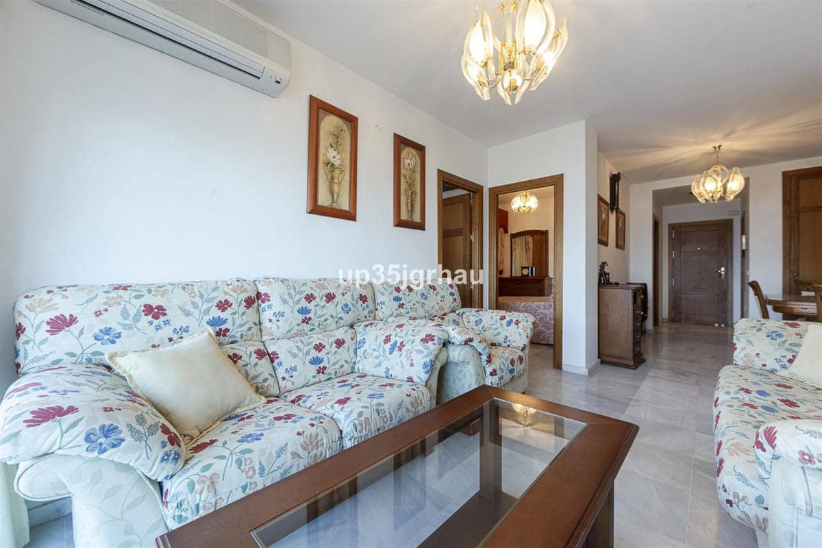 2 soveværelse Lejlighed til salg i Estepona - € 399.900 (Ref: 9615419)