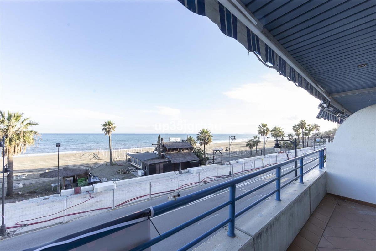 2 soveværelse Lejlighed til salg i Estepona - € 399.900 (Ref: 9615419)