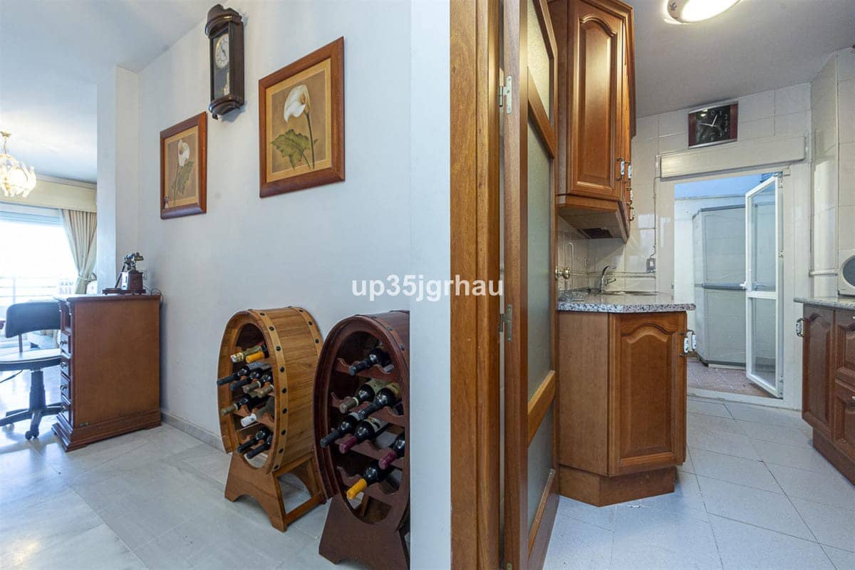 2 soveværelse Lejlighed til salg i Estepona - € 399.900 (Ref: 9615419)