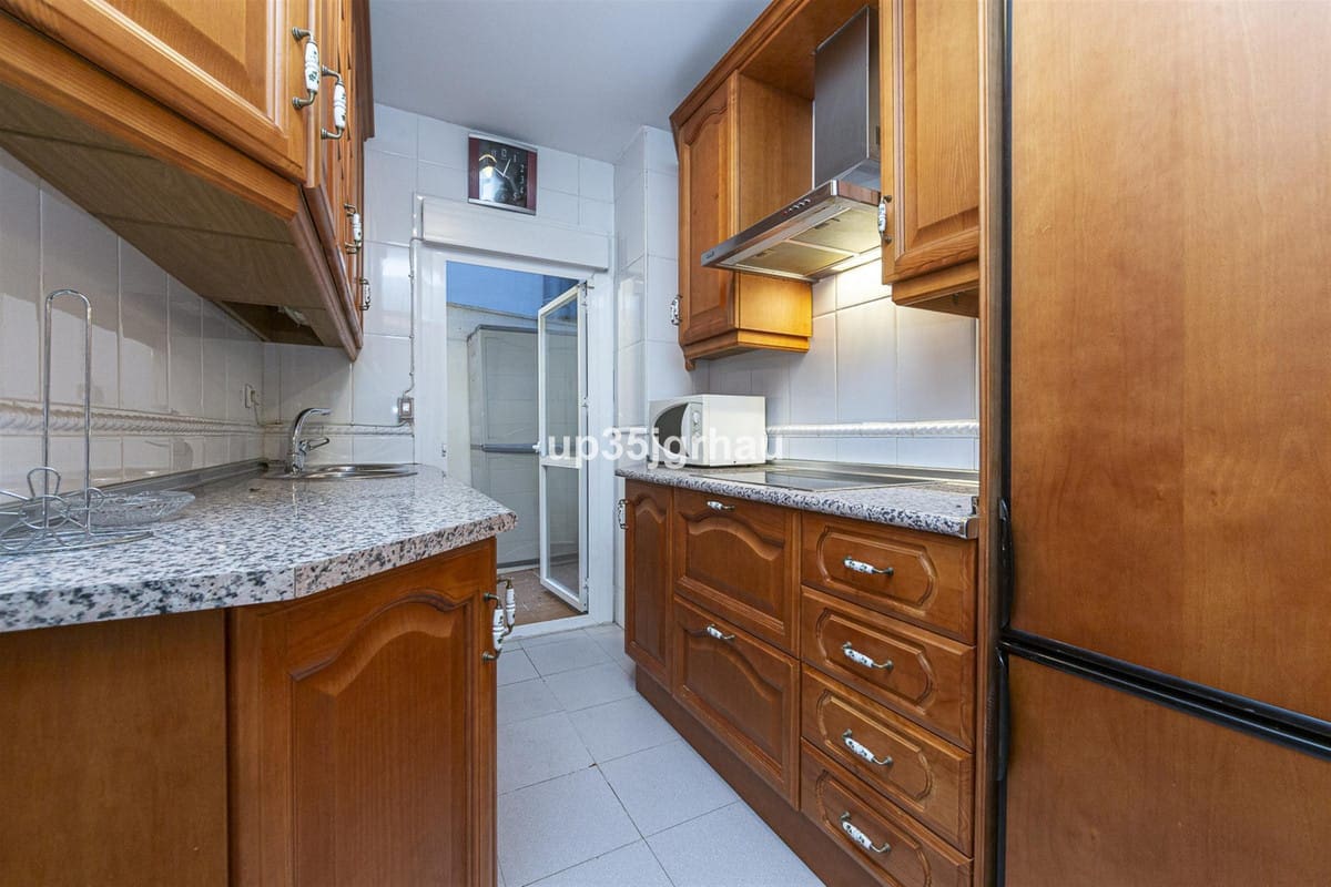 2 soveværelse Lejlighed til salg i Estepona - € 399.900 (Ref: 9615419)