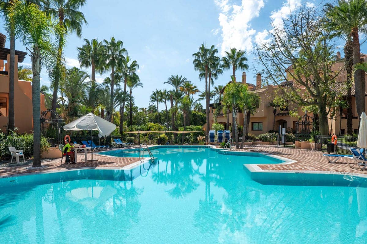 3 bedroom Apartment for sale in San Pedro de Alcantara with pool - € 1,195,000 (Ref: 9615421)