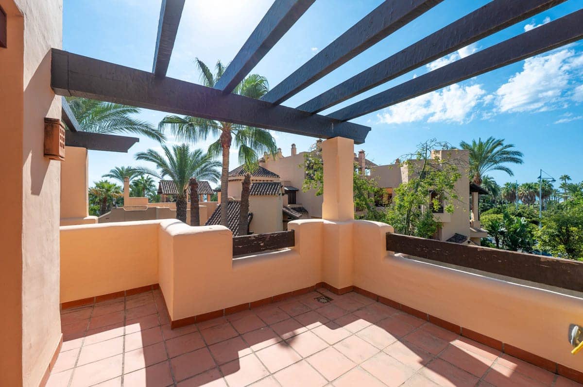3 bedroom Apartment for sale in San Pedro de Alcantara with pool - € 1,195,000 (Ref: 9615421)