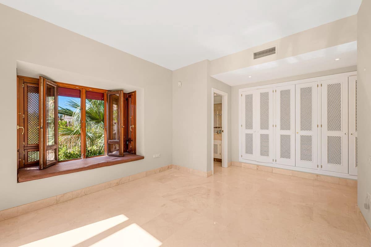 3 bedroom Apartment for sale in San Pedro de Alcantara with pool - € 1,195,000 (Ref: 9615421)