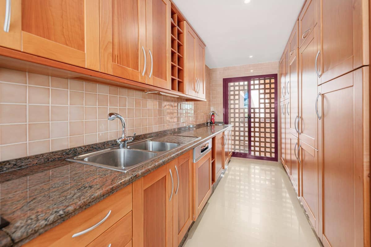 3 bedroom Apartment for sale in San Pedro de Alcantara with pool - € 1,195,000 (Ref: 9615421)