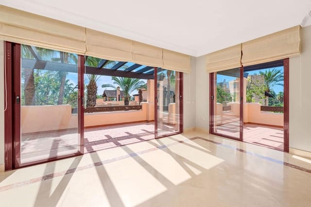 3 bedroom Apartment for sale in San Pedro de Alcantara, Marbella with pool - € 1,195,000 (Ref: 9615421)