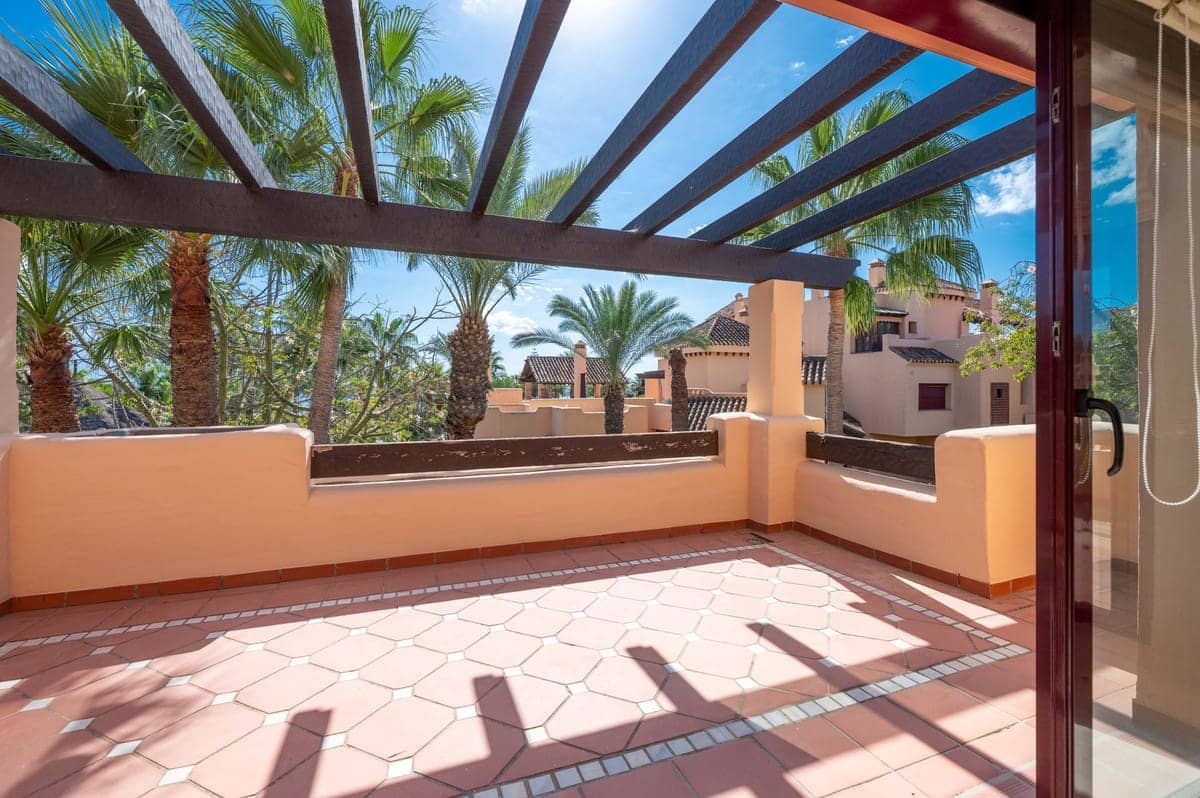 3 bedroom Apartment for sale in San Pedro de Alcantara with pool - € 1,195,000 (Ref: 9615421)