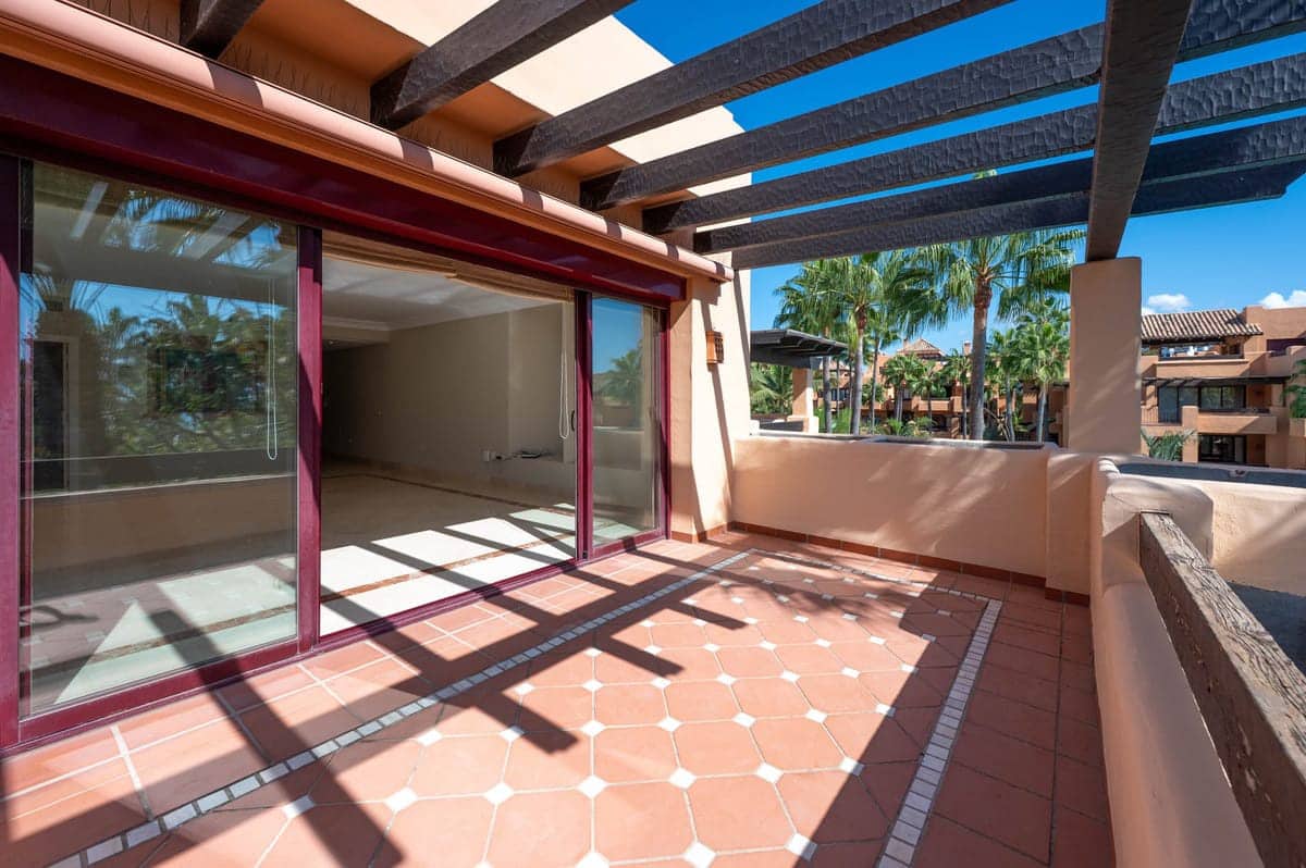 3 bedroom Apartment for sale in San Pedro de Alcantara with pool - € 1,195,000 (Ref: 9615421)