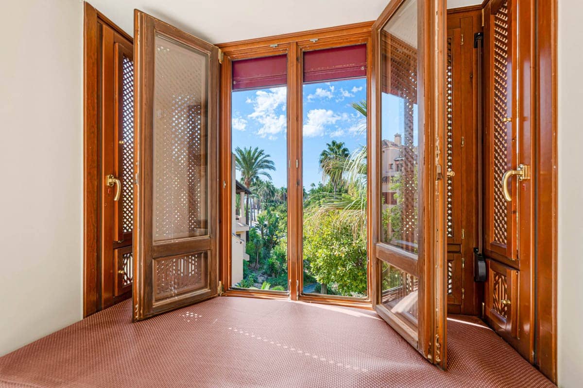 3 bedroom Apartment for sale in San Pedro de Alcantara with pool - € 1,195,000 (Ref: 9615421)