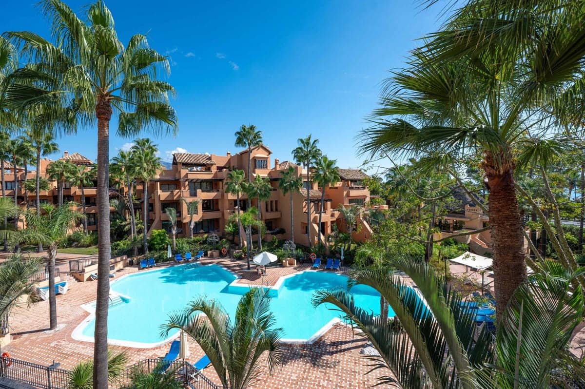 3 bedroom Apartment for sale in San Pedro de Alcantara with pool - € 1,195,000 (Ref: 9615421)