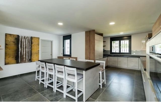 6 soverom Villa til salgs i Nueva Andalucia, Marbella med svømmebasseng - € 4 673 000 (Ref: 9615423)