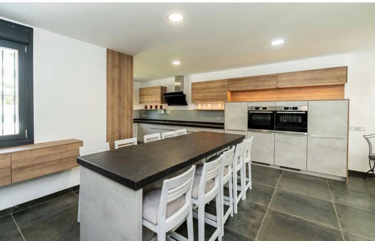 6 soverom Villa til salgs i Nueva Andalucia med svømmebasseng - € 4 673 000 (Ref: 9615423)