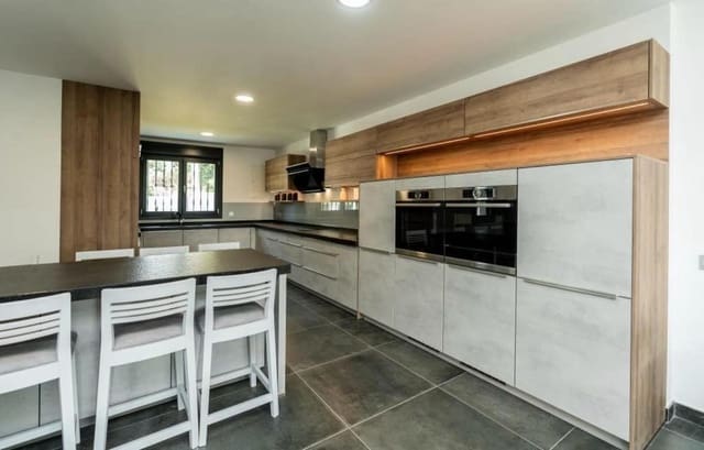 6 soverom Villa til salgs i Nueva Andalucia, Marbella med svømmebasseng - € 4 673 000 (Ref: 9615423)