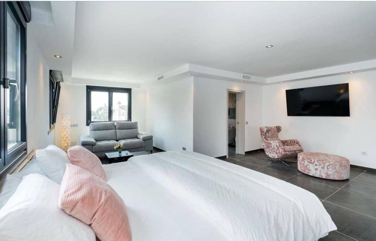 6 soverom Villa til salgs i Nueva Andalucia med svømmebasseng - € 4 673 000 (Ref: 9615423)