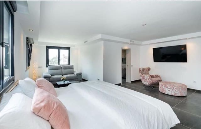 6 soverom Villa til salgs i Nueva Andalucia, Marbella med svømmebasseng - € 4 673 000 (Ref: 9615423)