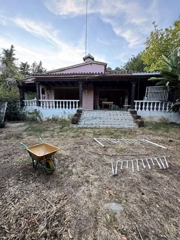 4 bedroom Villa for sale in Nueva Andalucia, Marbella with pool - € 850,000 (Ref: 9615426)