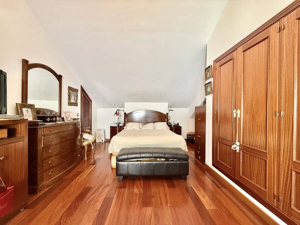 4 bedroom Semi-detached Villa for sale in Estepona - € 700,000 (Ref: 9615429)