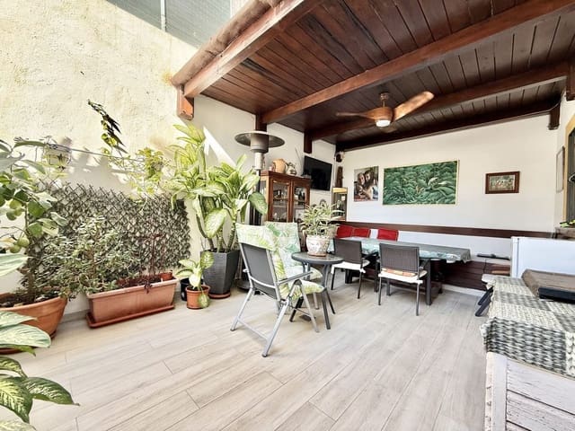 4 chambre Villa/Maison Semi-Mitoyenne à vendre à Estepona - 700 000 € (Ref: 9615429)