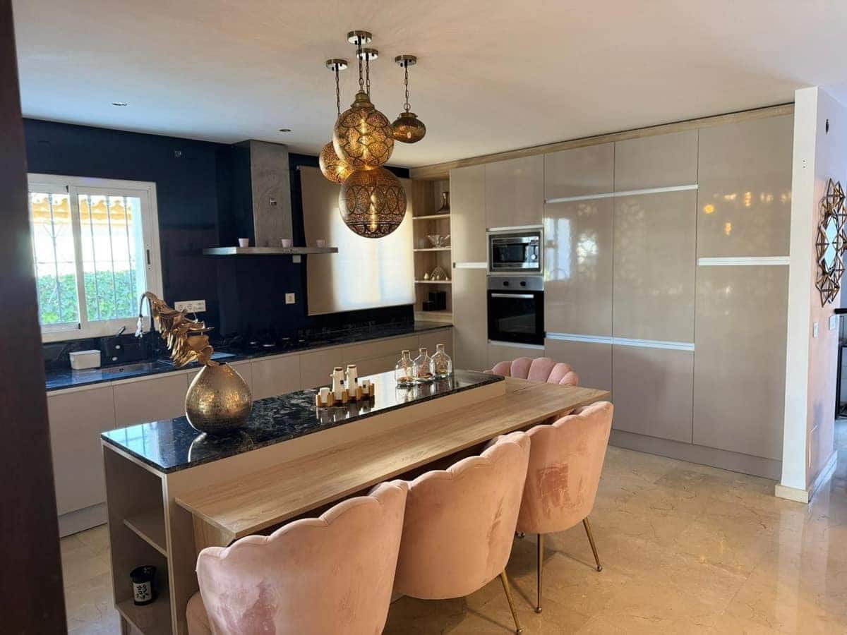 4 quarto Moradia para venda em Marbella com piscina - 1 790 000 € (Ref: 9615432)