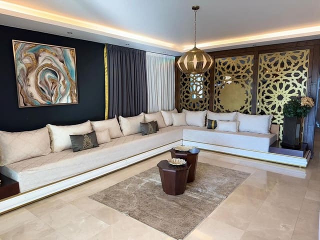 Chalet de 4 habitaciones en Marbella en venta con piscina - 1.790.000 € (Ref: 9615432)