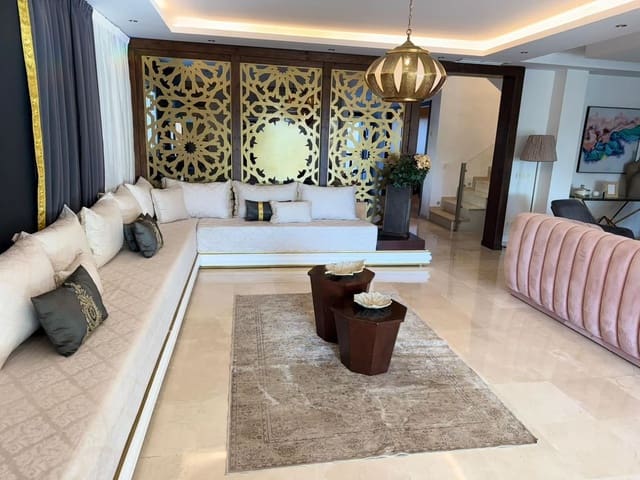 Chalet de 4 habitaciones en Marbella en venta con piscina - 1.790.000 € (Ref: 9615432)