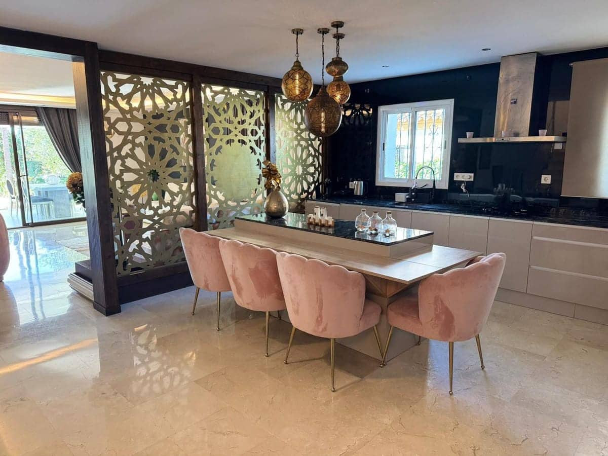 4 quarto Moradia para venda em Marbella com piscina - 1 790 000 € (Ref: 9615432)