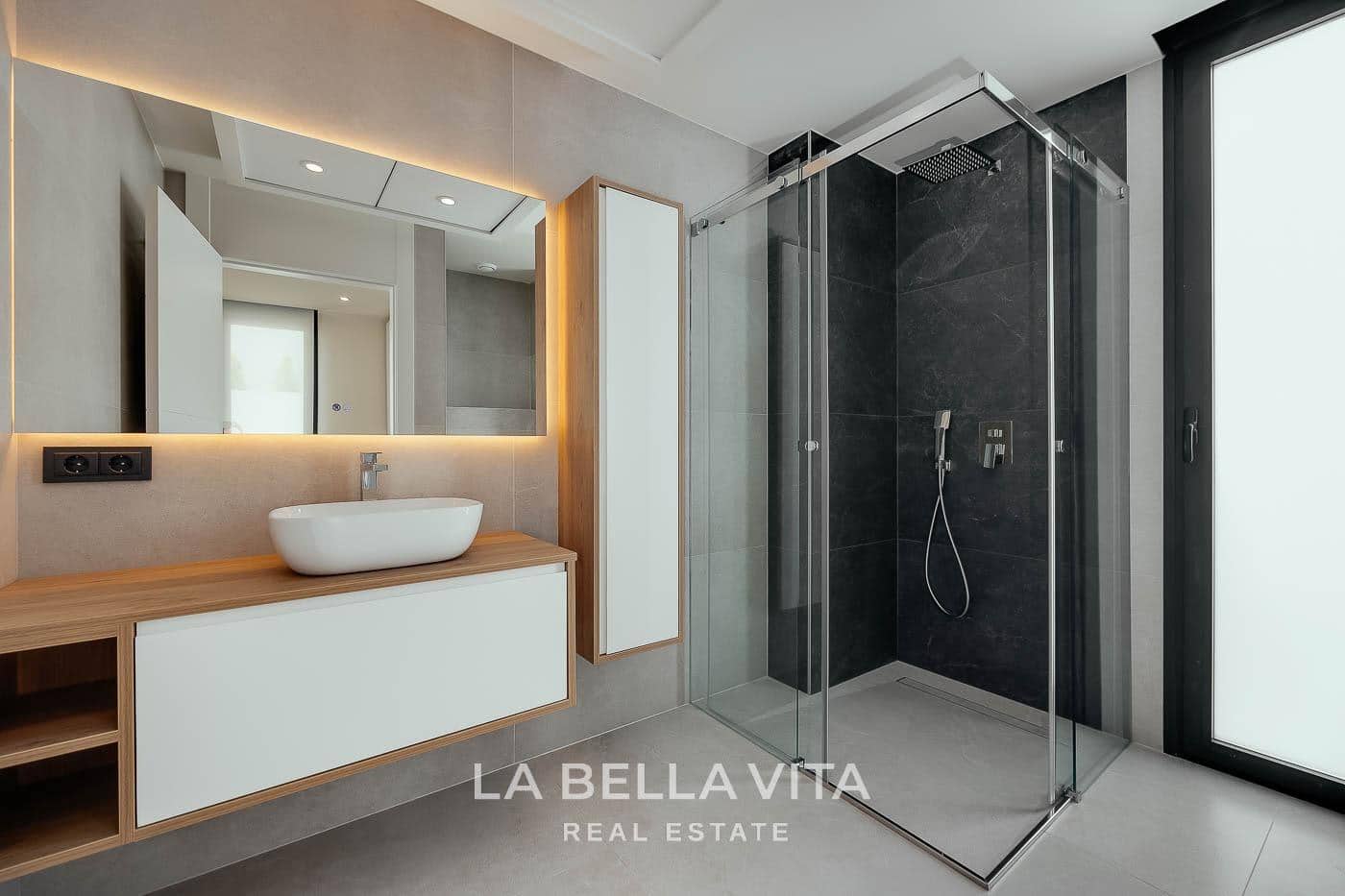 4 quarto Moradia para venda em La Marquesa com piscina - 1 150 000 € (Ref: 10175254)
