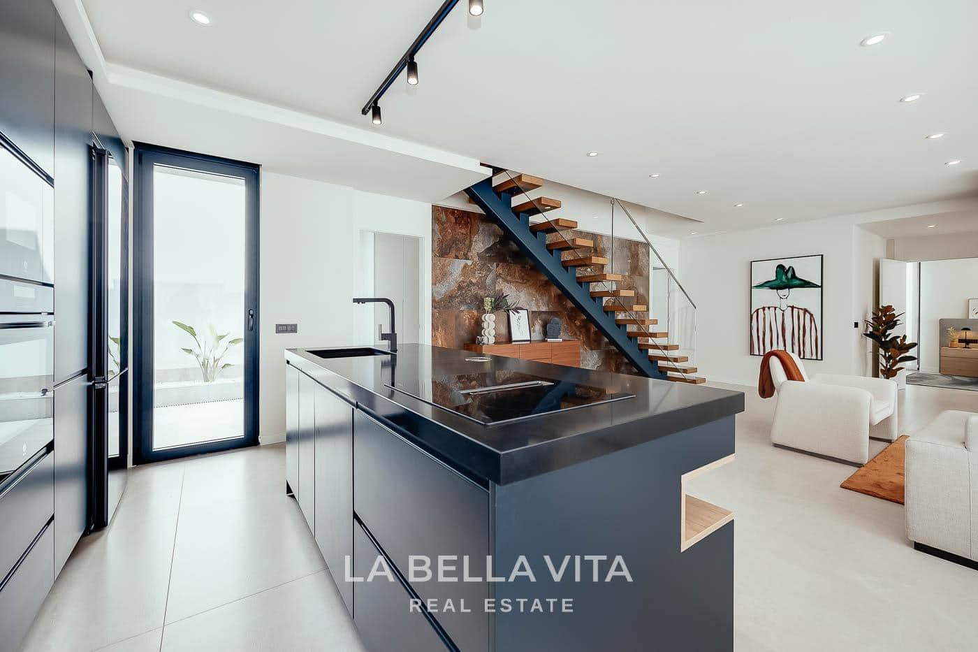 4 quarto Moradia para venda em La Marquesa com piscina - 1 150 000 € (Ref: 10175254)