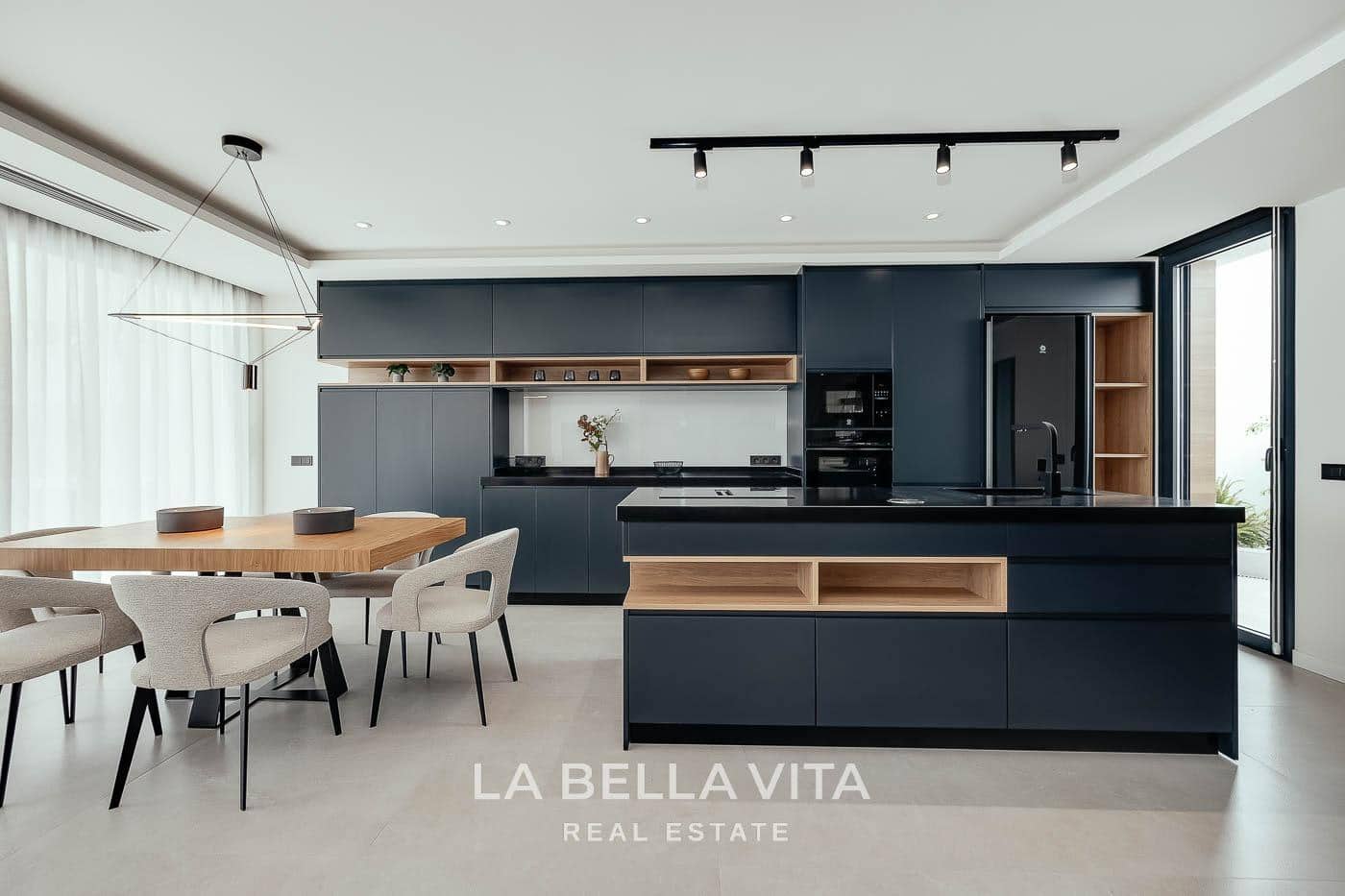 4 quarto Moradia para venda em La Marquesa com piscina - 1 150 000 € (Ref: 10175254)