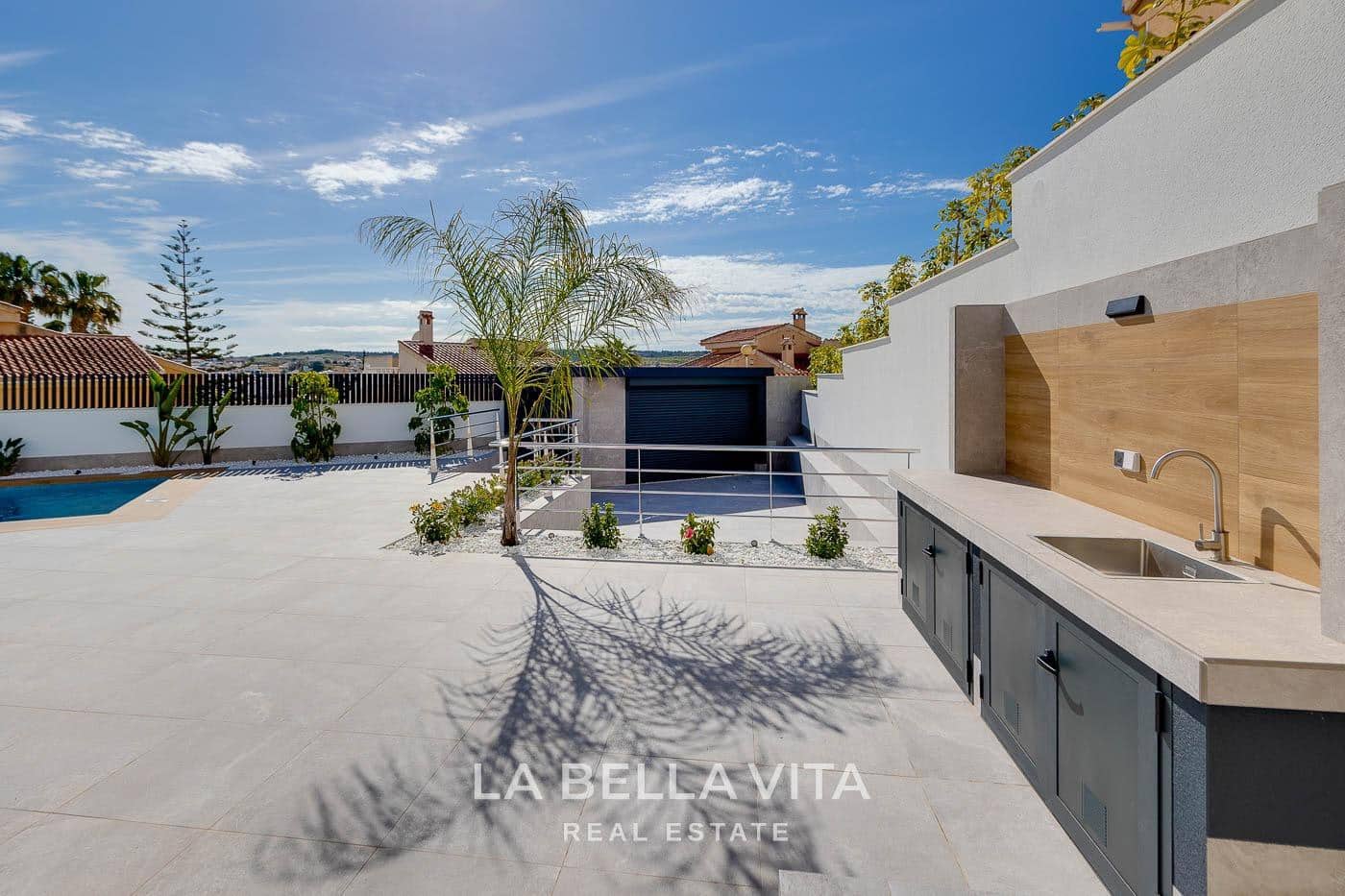 4 quarto Moradia para venda em La Marquesa com piscina - 1 150 000 € (Ref: 10175254)