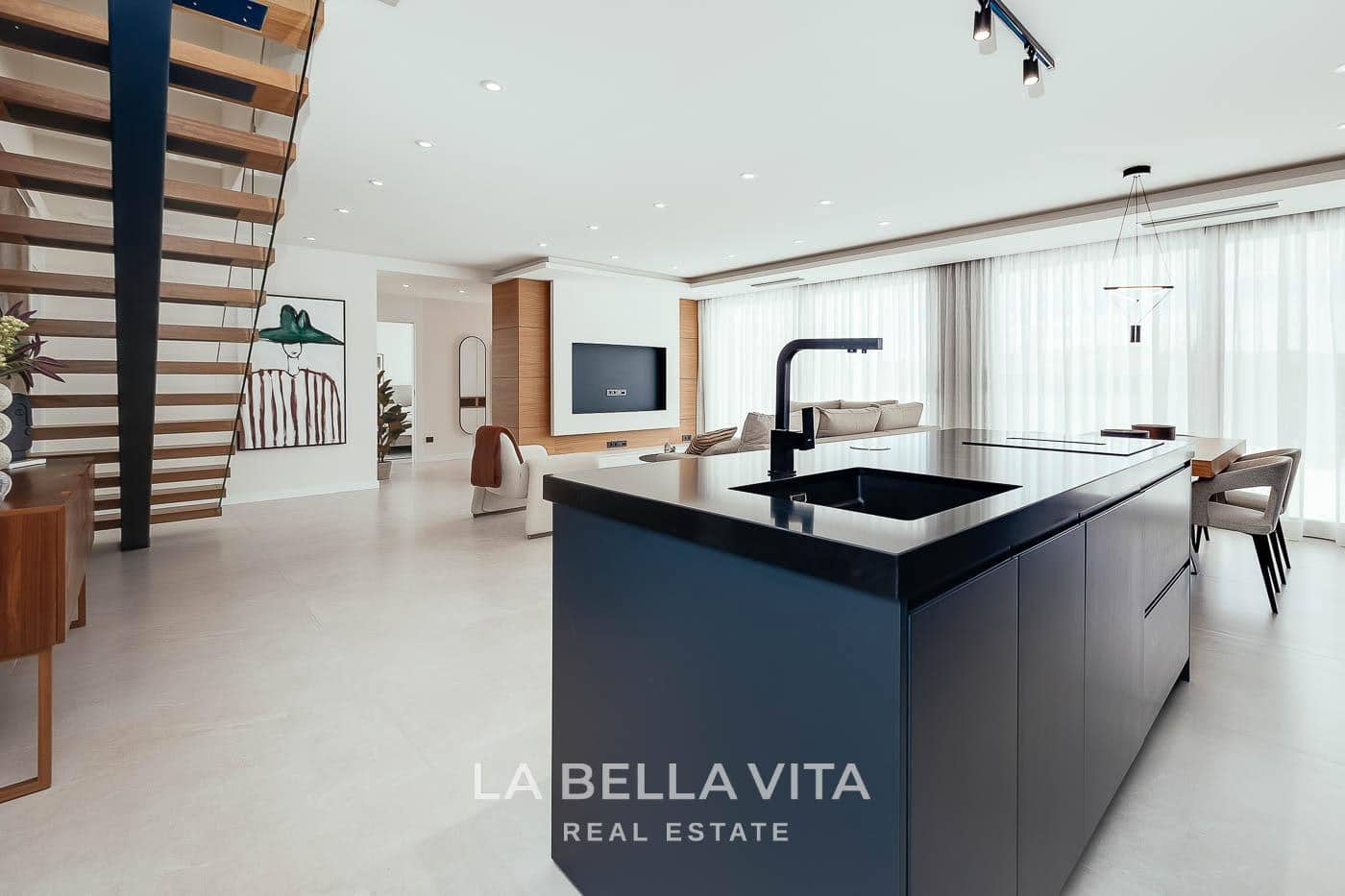 4 quarto Moradia para venda em La Marquesa com piscina - 1 150 000 € (Ref: 10175254)