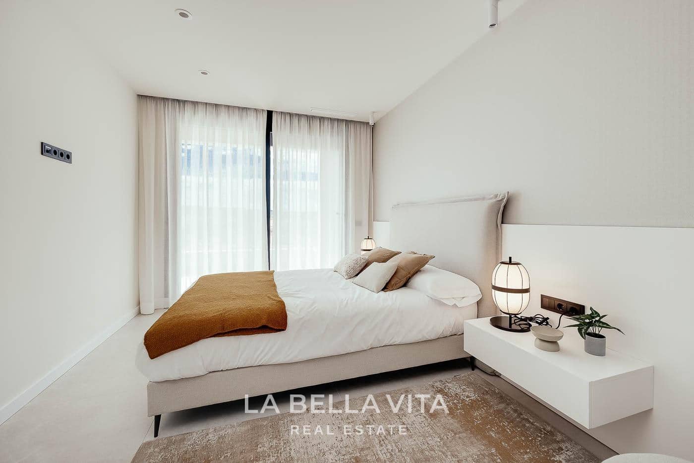 4 quarto Moradia para venda em La Marquesa com piscina - 1 150 000 € (Ref: 10175254)