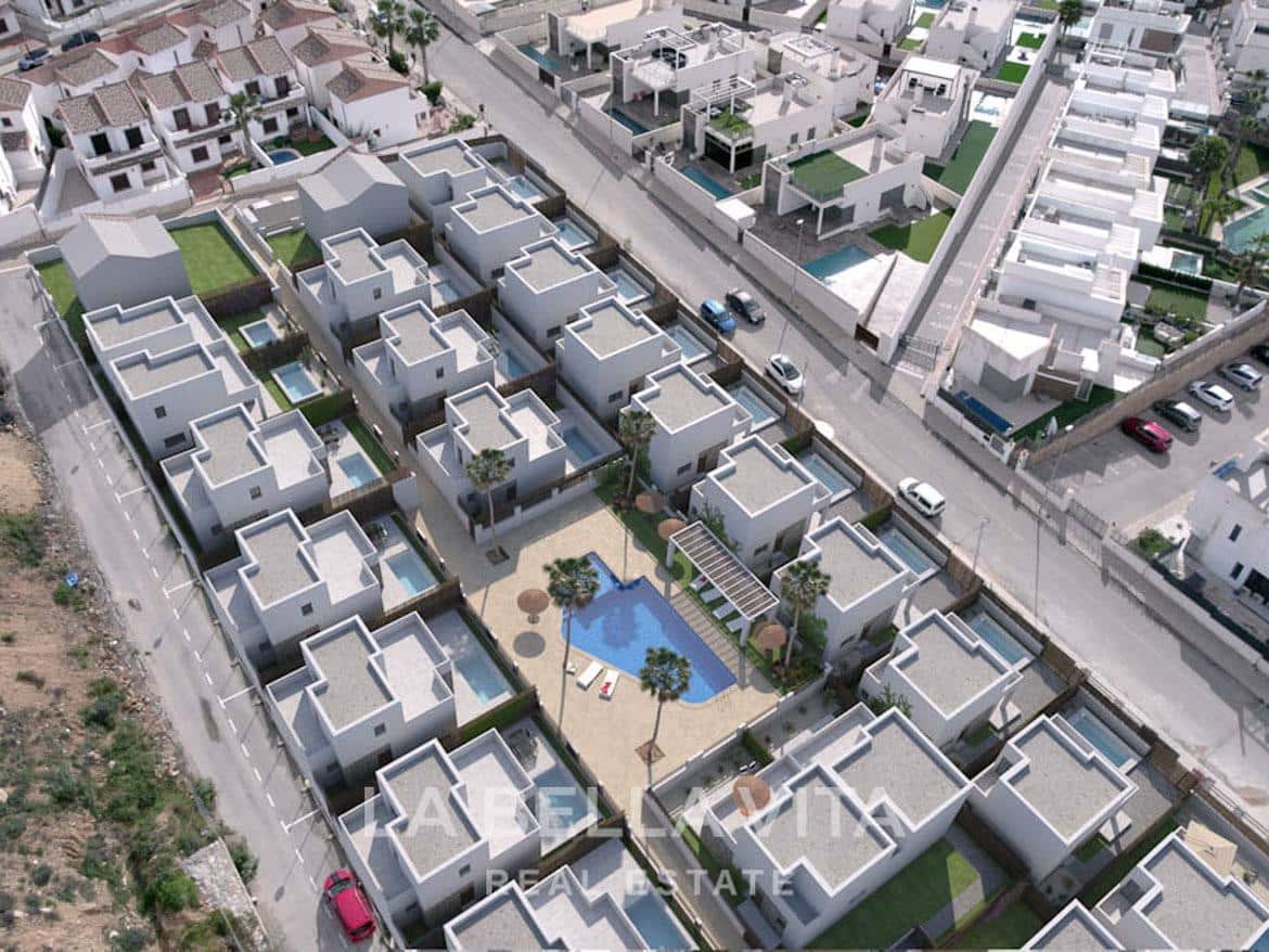 3 quarto Moradia para venda em Playa Flamenca com piscina garagem - 297 000 € (Ref: 8139147)