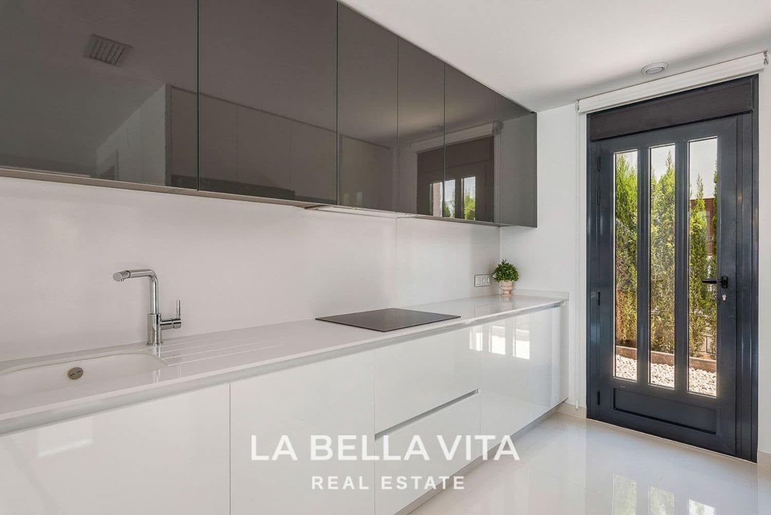 4 soveværelse Villa til salg i Playa Honda med swimmingpool garage - € 595.950 (Ref: 8149499)