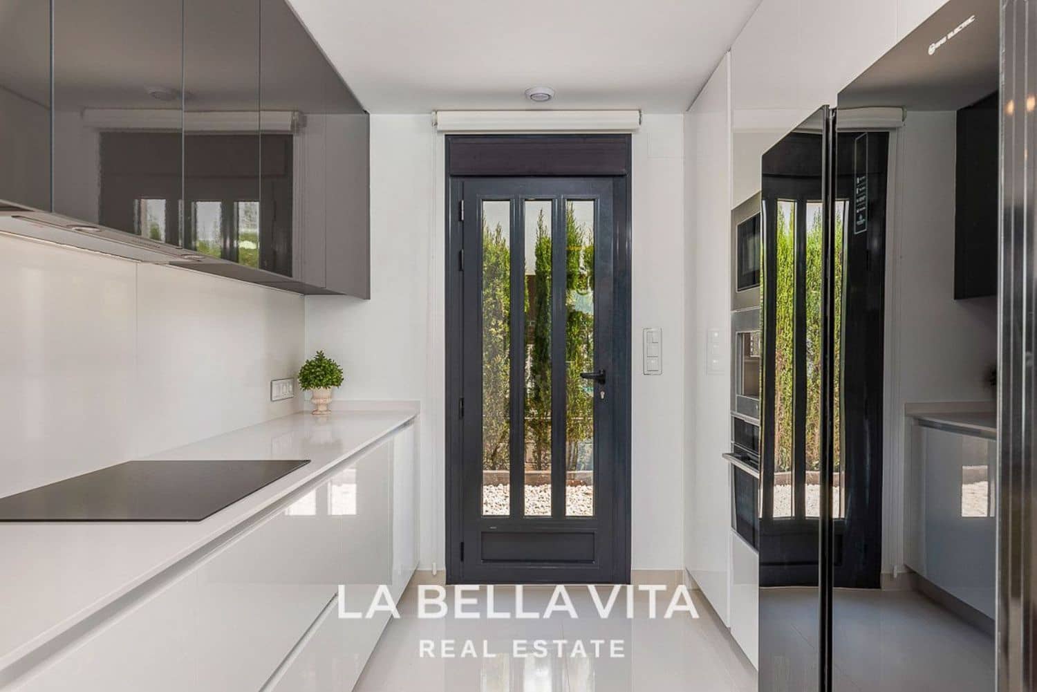 4 soveværelse Villa til salg i Playa Honda med swimmingpool garage - € 595.950 (Ref: 8149499)