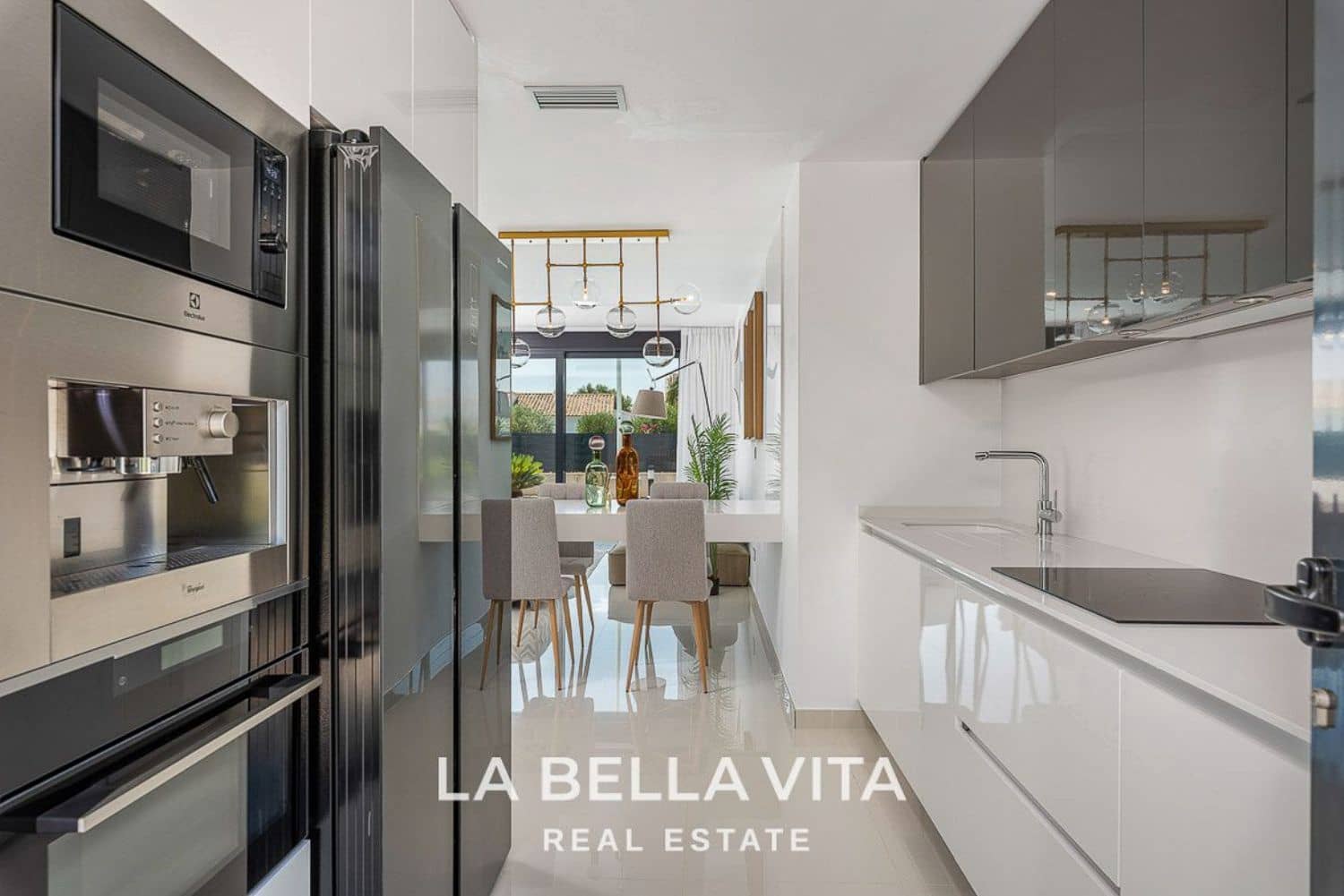 4 soveværelse Villa til salg i Playa Honda med swimmingpool garage - € 595.950 (Ref: 8149499)