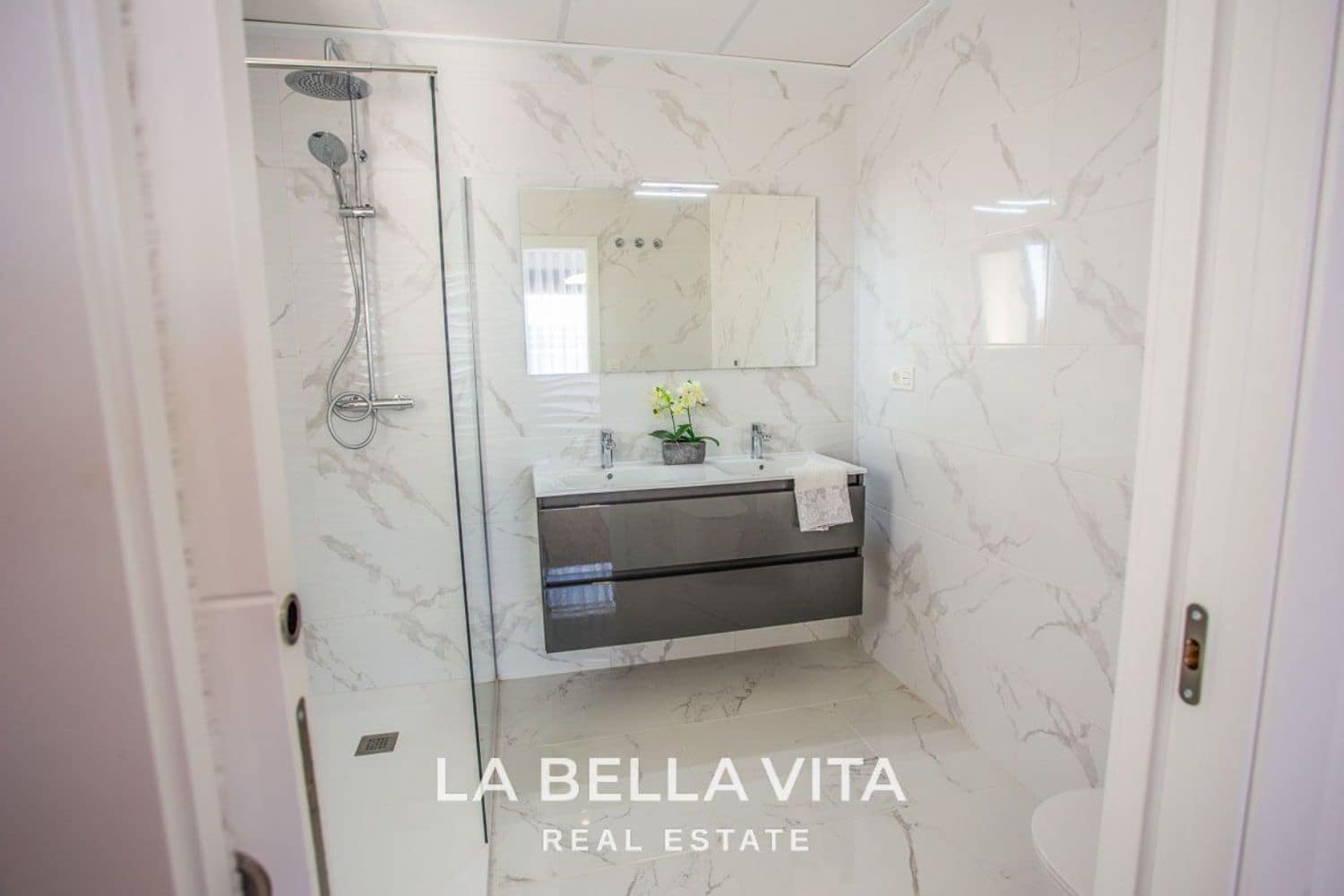 3 soveværelse Villa til salg i Los Montesinos med swimmingpool - € 405.000 (Ref: 8170139)