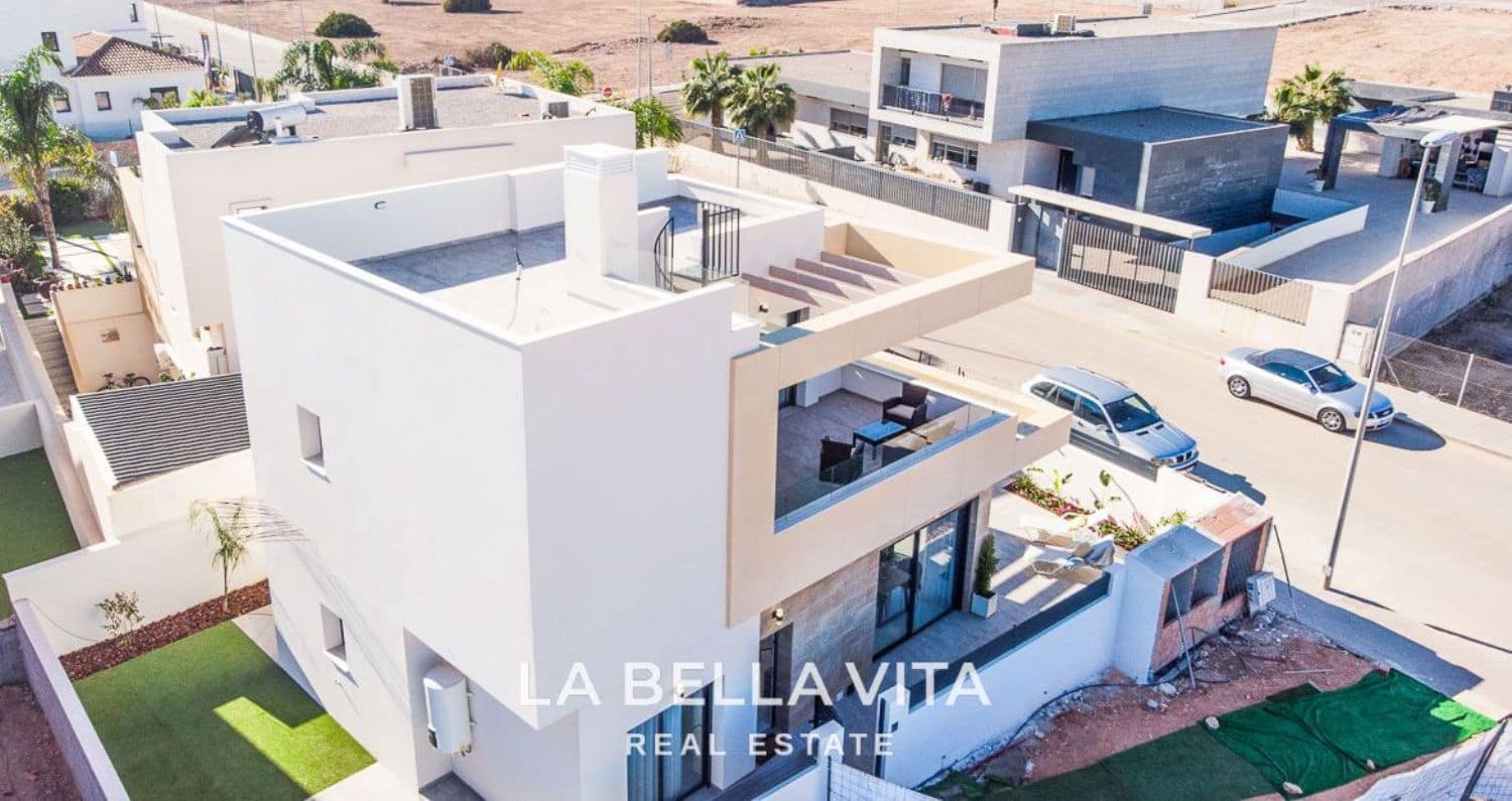 3 soveværelse Villa til salg i Los Montesinos med swimmingpool - € 405.000 (Ref: 8170139)