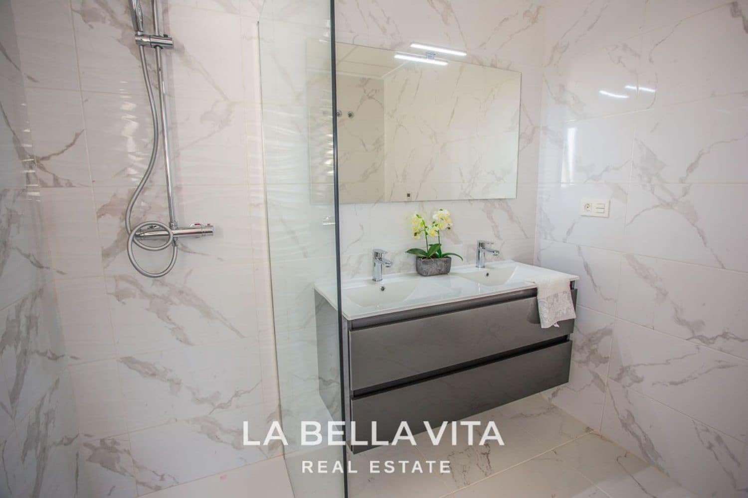 3 soveværelse Villa til salg i Los Montesinos med swimmingpool - € 405.000 (Ref: 8170139)