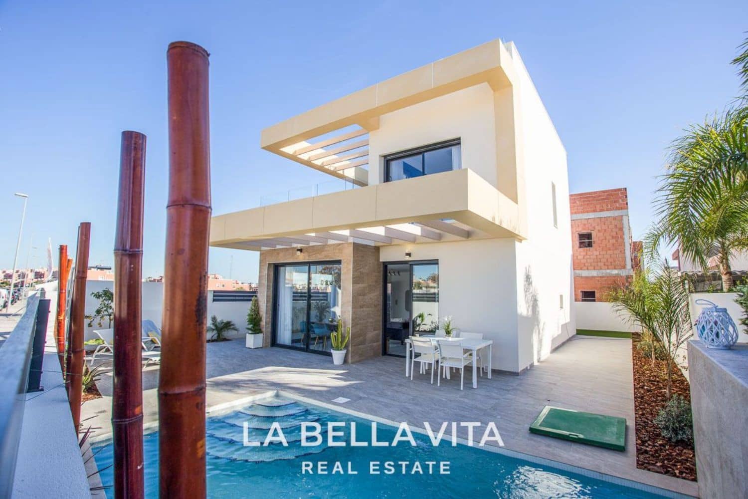 3 soveværelse Villa til salg i Los Montesinos med swimmingpool - € 405.000 (Ref: 8170139)