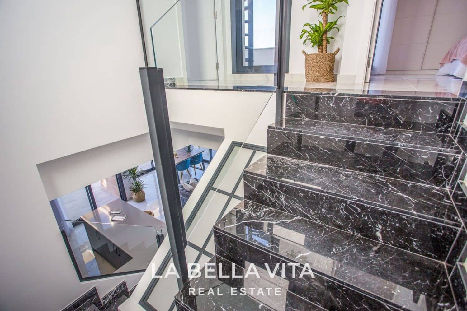 3 soveværelse Villa til salg i Los Montesinos med swimmingpool - € 405.000 (Ref: 8170139)