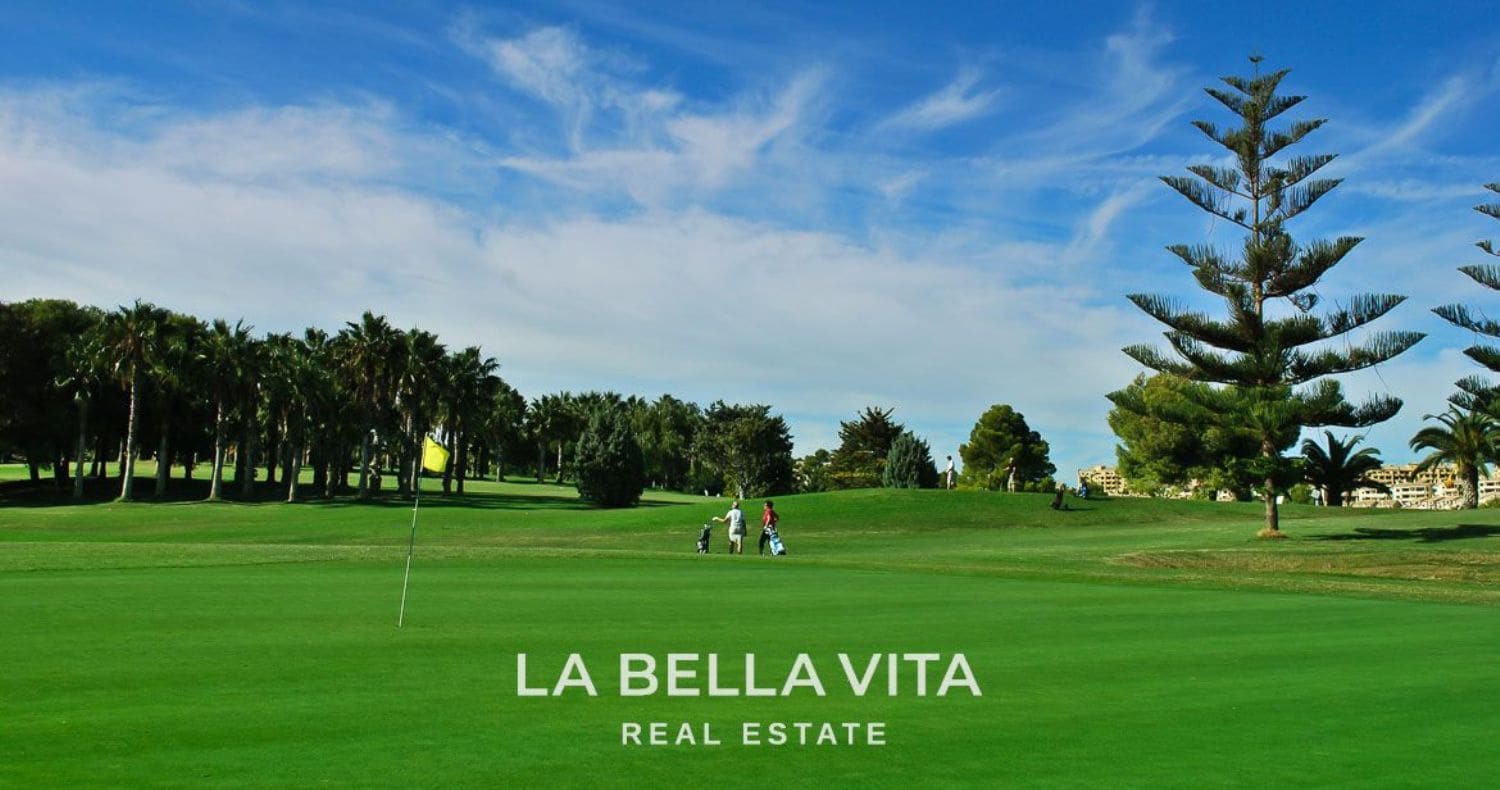 3 soveværelse Villa til salg i Los Montesinos med swimmingpool - € 405.000 (Ref: 8170139)