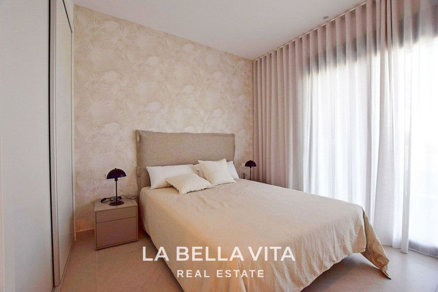 2 bedroom Flat for sale in Torrevieja with pool garage - € 252,800 (Ref: 8172939)