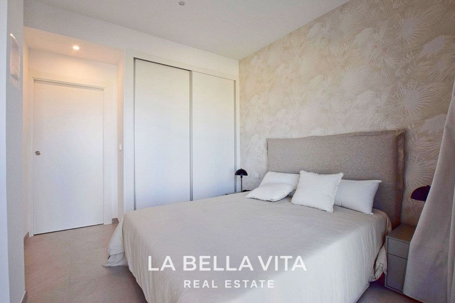 2 bedroom Flat for sale in Torrevieja with pool garage - € 252,800 (Ref: 8172939)