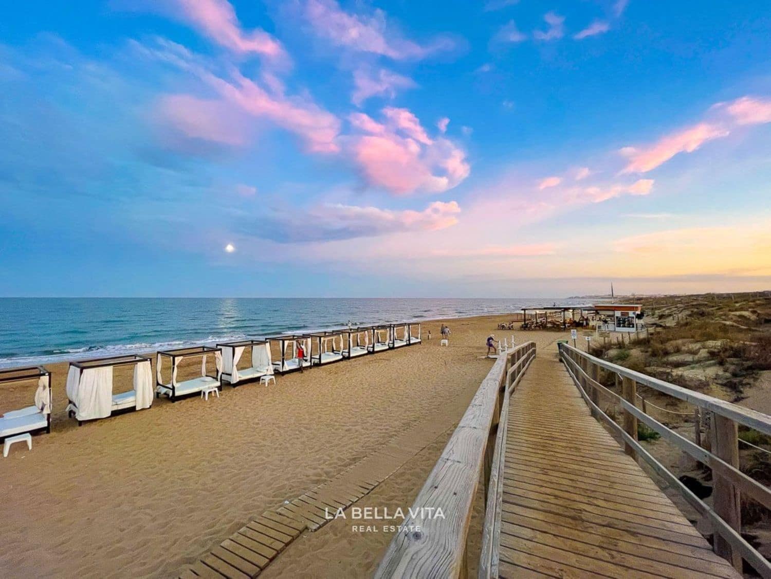 2 bedroom Flat for sale in Torrevieja with pool garage - € 252,800 (Ref: 8172939)