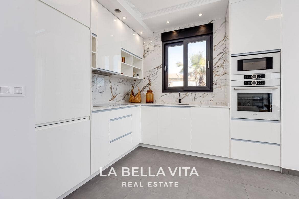 Chalet de 4 habitaciones en La Mata en venta con piscina - 940.000 € (Ref: 8193865)