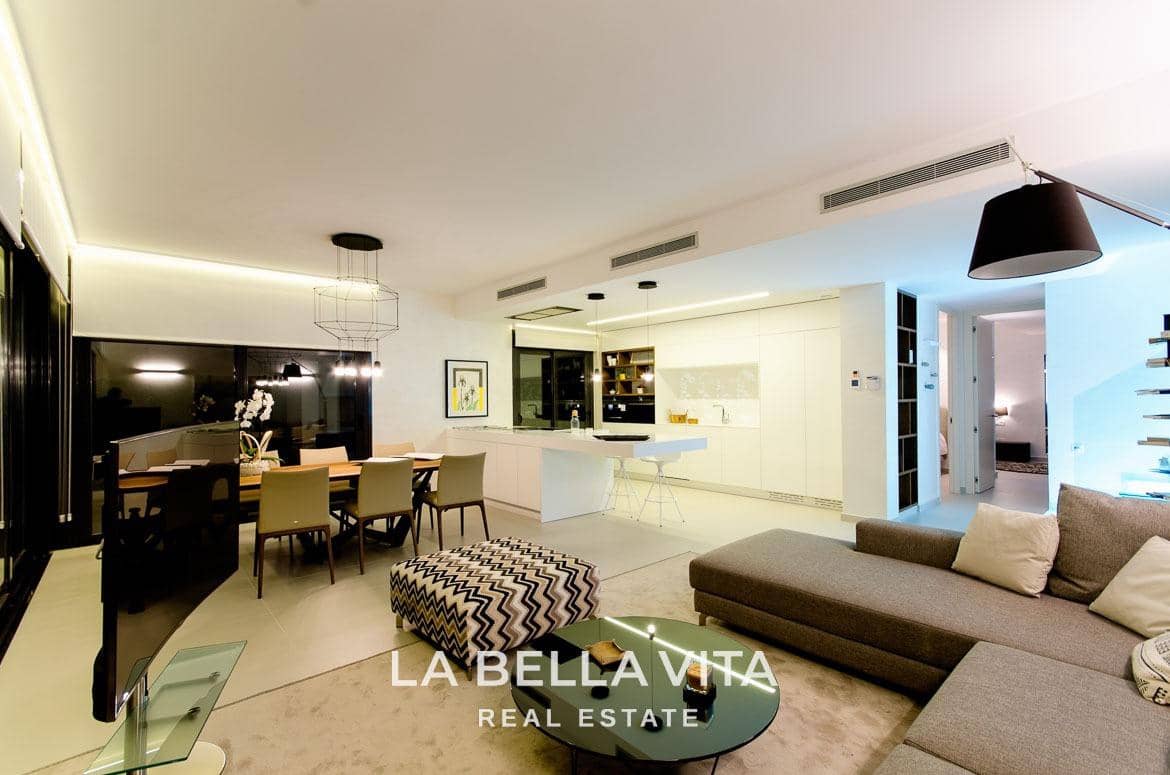 4 soveværelse Villa til salg i Campoamor med swimmingpool - € 1.600.000 (Ref: 8202925)