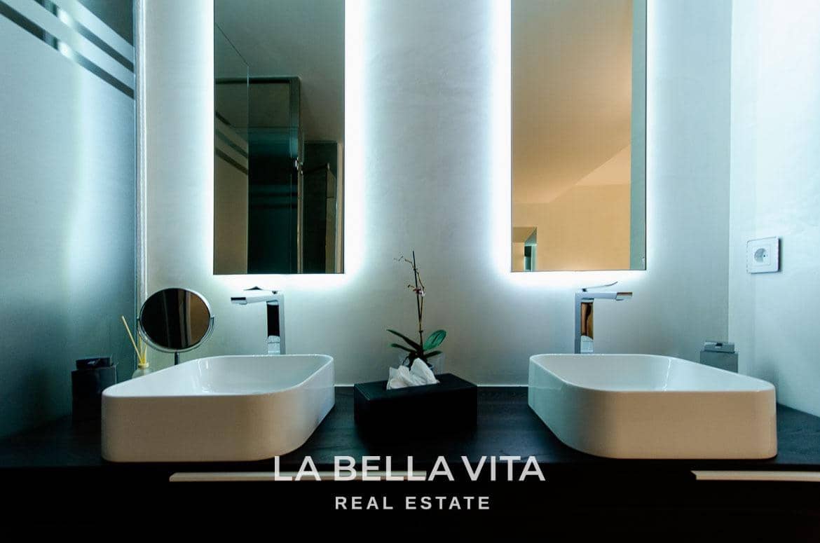 4 soveværelse Villa til salg i Campoamor med swimmingpool - € 1.600.000 (Ref: 8202925)