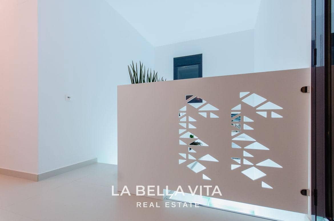 4 soveværelse Villa til salg i Campoamor med swimmingpool - € 1.600.000 (Ref: 8202925)