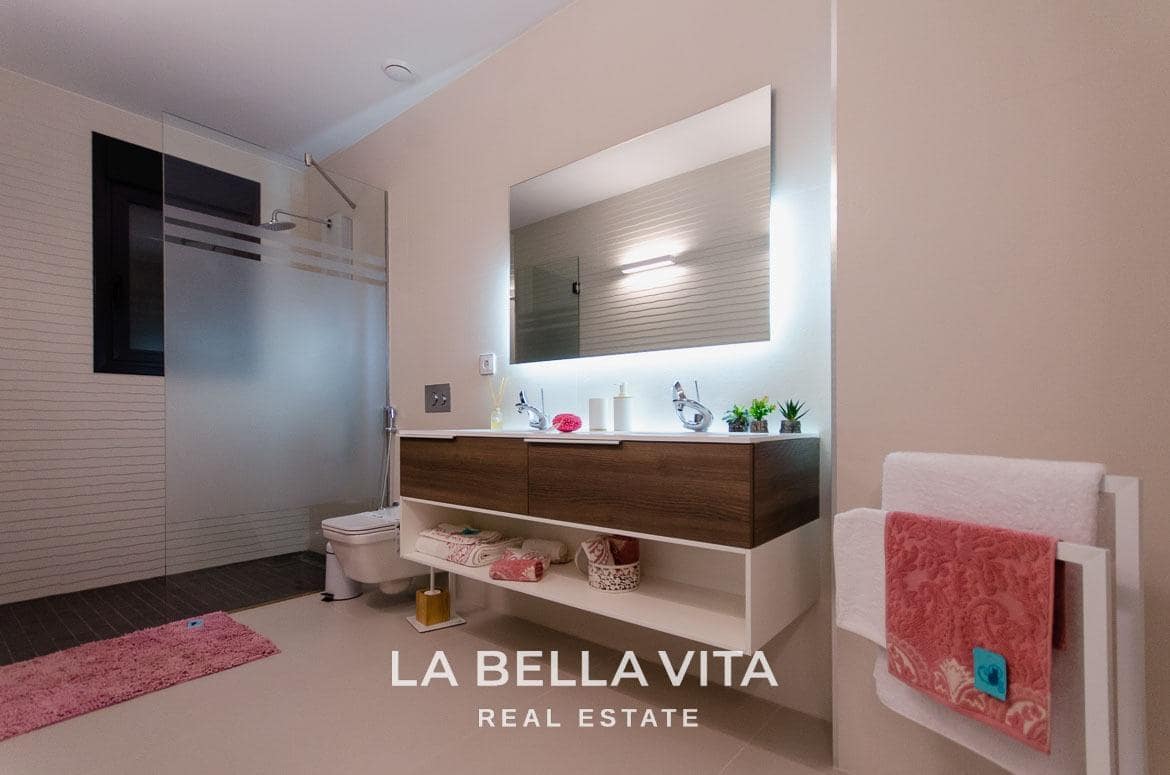 4 soveværelse Villa til salg i Campoamor med swimmingpool - € 1.600.000 (Ref: 8202925)